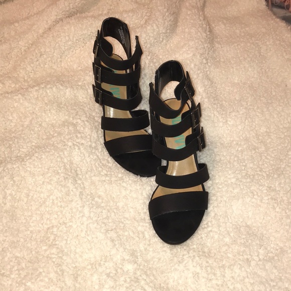fig & ivy black strappy wedges - Picture 2 of 3